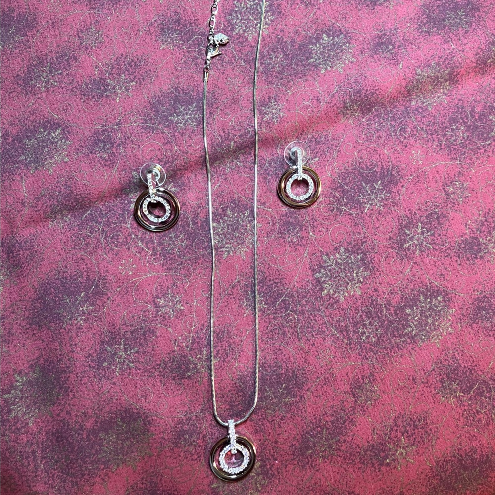 Swarovski Silver Necklace Set w/Earrings